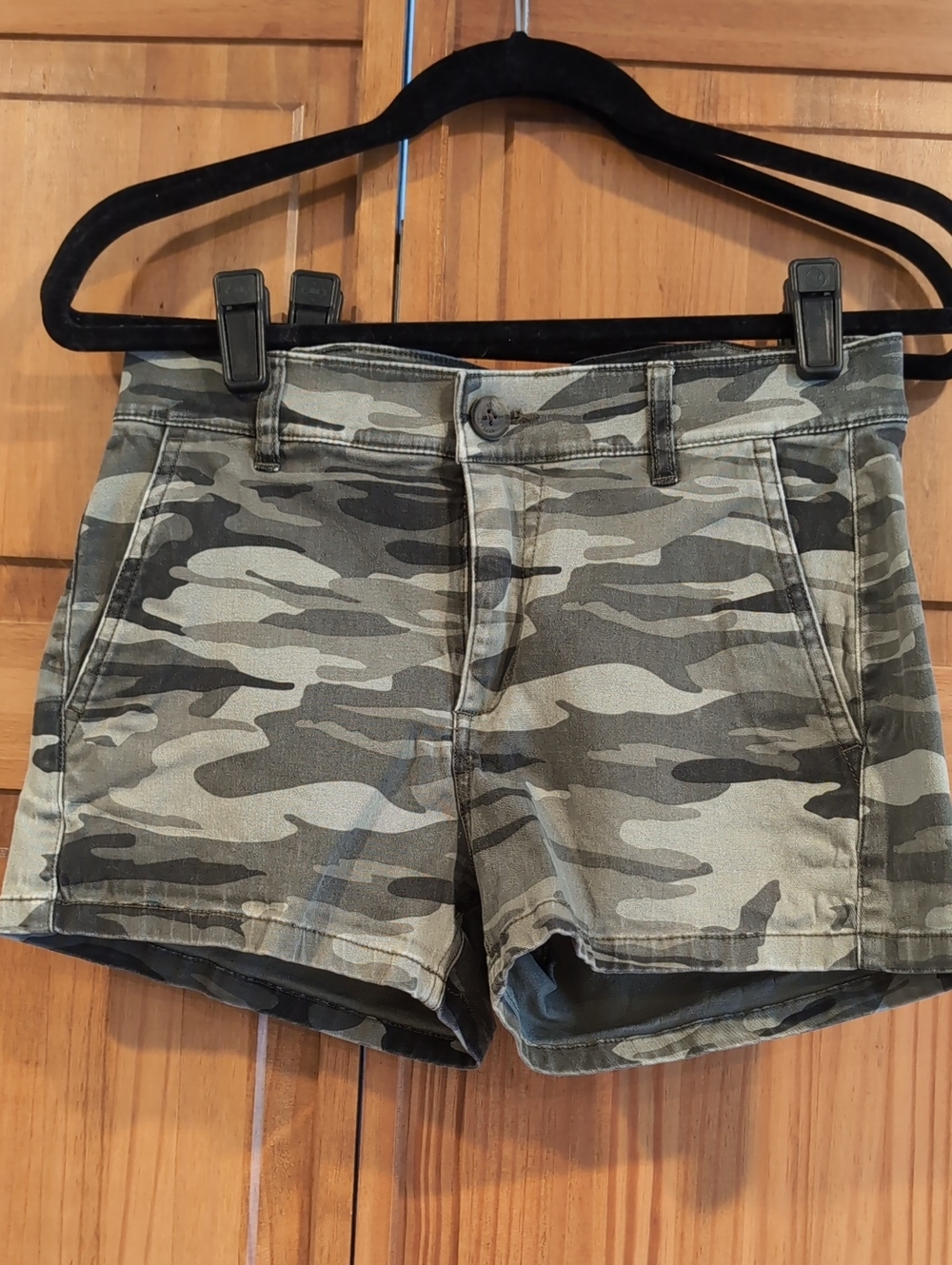 Express Women's Camo Cargo Shorts - Green & Gray